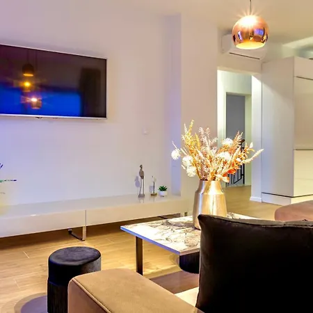 Villa Hermiona Luxury, Heated Private Pool, Elevator, Jacuzzi Podstrana