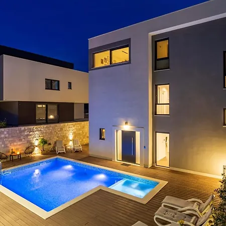 Hermiona Luxury, Heated Private Pool, Elevator, Jacuzzi Podstrana