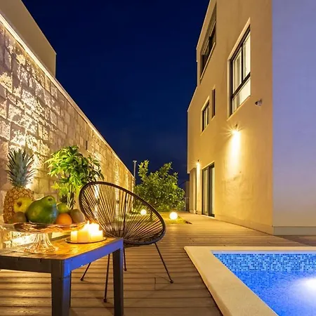 Hermiona Luxury, Heated Private Pool, Elevator, Jacuzzi Podstrana