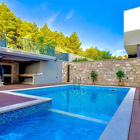 Hermiona Luxury, Heated Private Pool, Elevator, Jacuzzi Villa