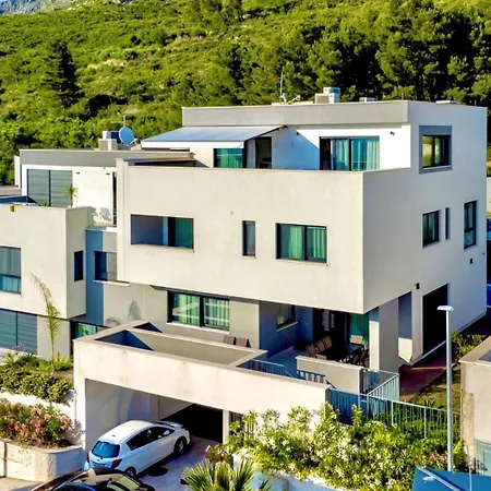 Hermiona Luxury, Heated Private Pool, Elevator, Jacuzzi * Podstrana