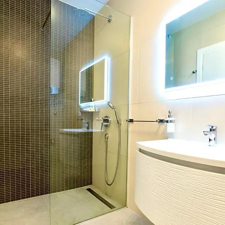 Hermiona Luxury, Heated Private Pool, Elevator, Jacuzzi *