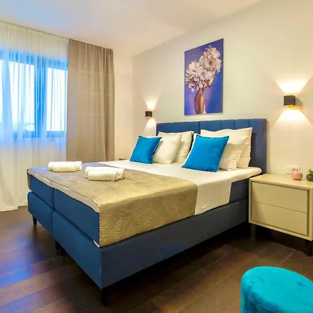 Hermiona Luxury, Heated Private Pool, Elevator, Jacuzzi Villa *