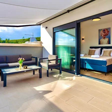 Hermiona Luxury, Heated Private Pool, Elevator, Jacuzzi