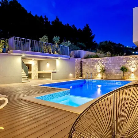 Hermiona Luxury, Heated Private Pool, Elevator, Jacuzzi فيلة