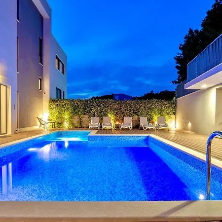 Hermiona Luxury, Heated Private Pool, Elevator, Jacuzzi וילה