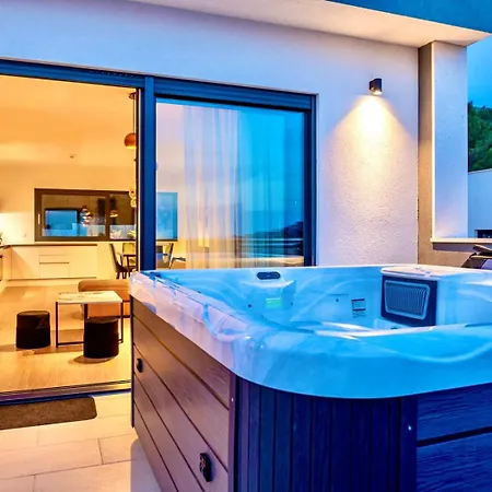 Hermiona Luxury, Heated Private Pool, Elevator, Jacuzzi